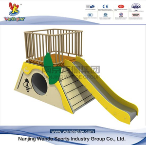 Bee Slide Animal Playset in Backyard per bambini