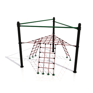Parco giochi con rete da arrampicata a triangolo all'aperto per esercizio